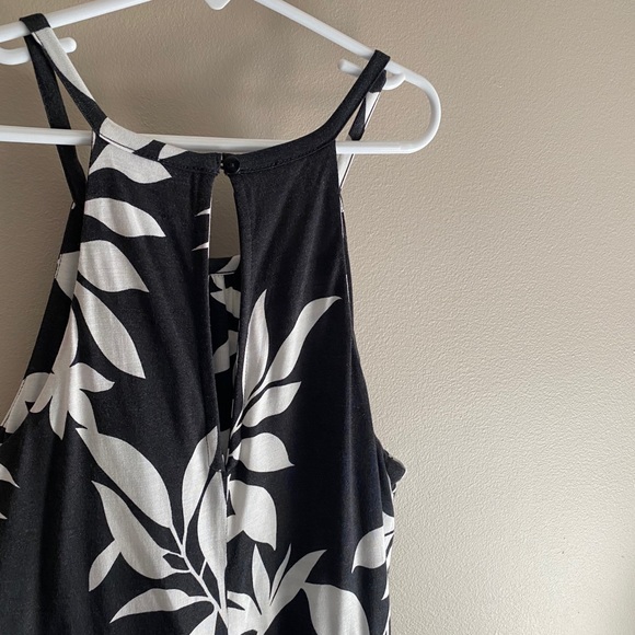 Women’s Black And White Floral Dress - Picture 4 of 6